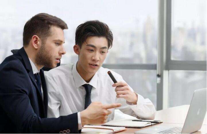 迷信海歸、教授、外國(guó)人